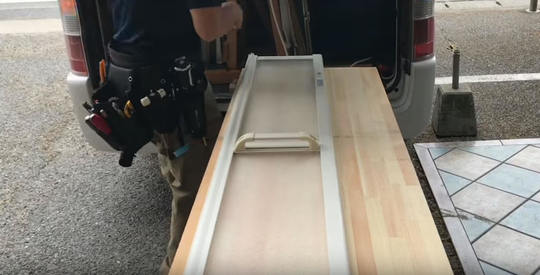 空き巣被害に遭う前に 防犯ガラスで対策を 即対応で最安5000円 窓ガラス交換修理は ガラスマート