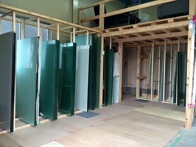 空き巣被害に遭う前に 防犯ガラスで対策を 即対応で最安5000円 窓ガラス交換修理は ガラスマート